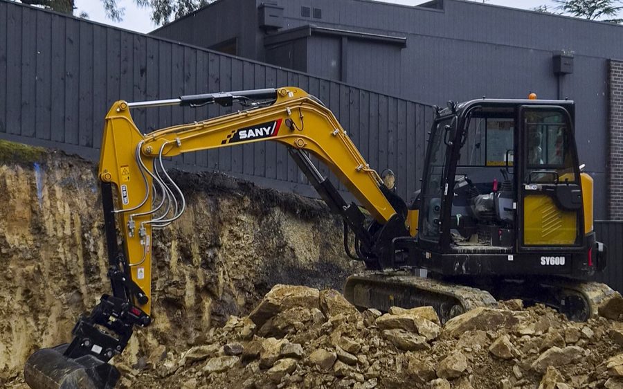 The 20 tonne machine working the cut, with rock showing in the face